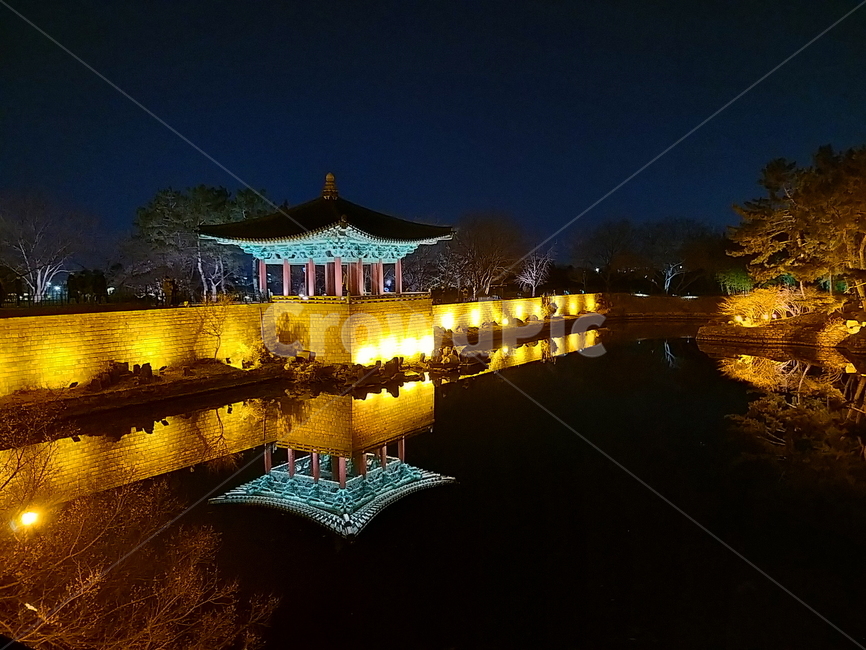 동궁과월지,안압지,반영,문화재,한옥,풍경,한국문화,랜드마크,한국전통,문화유산,night,nightscape,landscape,landmark,koreantraditional,koreanculture,연못,자연,건축물,한국전통건축물,전통,야경,밤,한국명소,한국랜드마크,야경,밤,풍경,nightscape,night,landscape,랜드마크,landmark,tourist attraction,한국랜드마크,한국관광지,한국명소,korea landmark,korea tourist attraction