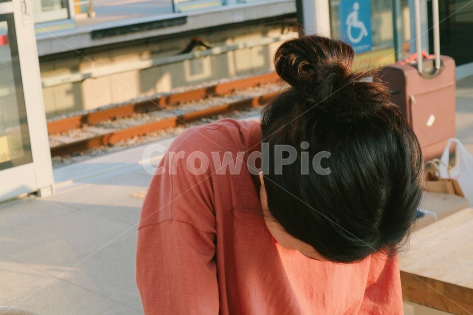 person,사람,human,인간,기차역,머리,hair,사람,인물,인간,human,person,여성,여자,woman,female,lady
