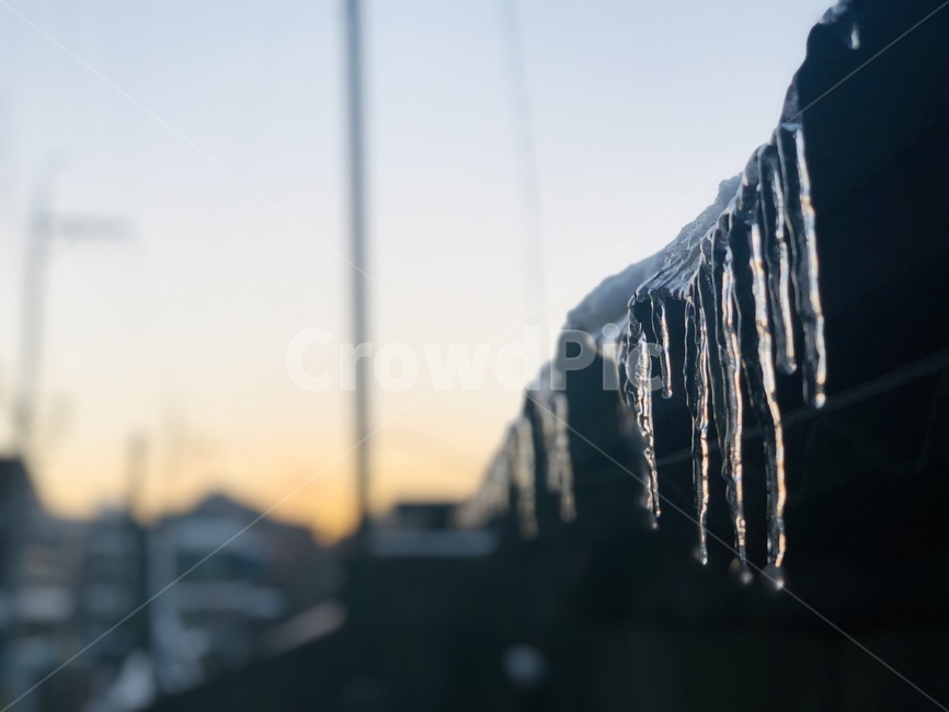 고드름,지붕,처마,겨울,노을,해질녘,얼음,icicle,ice,winter,roof,eaves,sunset,dusk,nightfall,겨울,계절,winter,season
