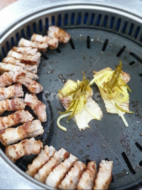 삼겹살,돼지고기,외식,koreafood,한국음식,불판
