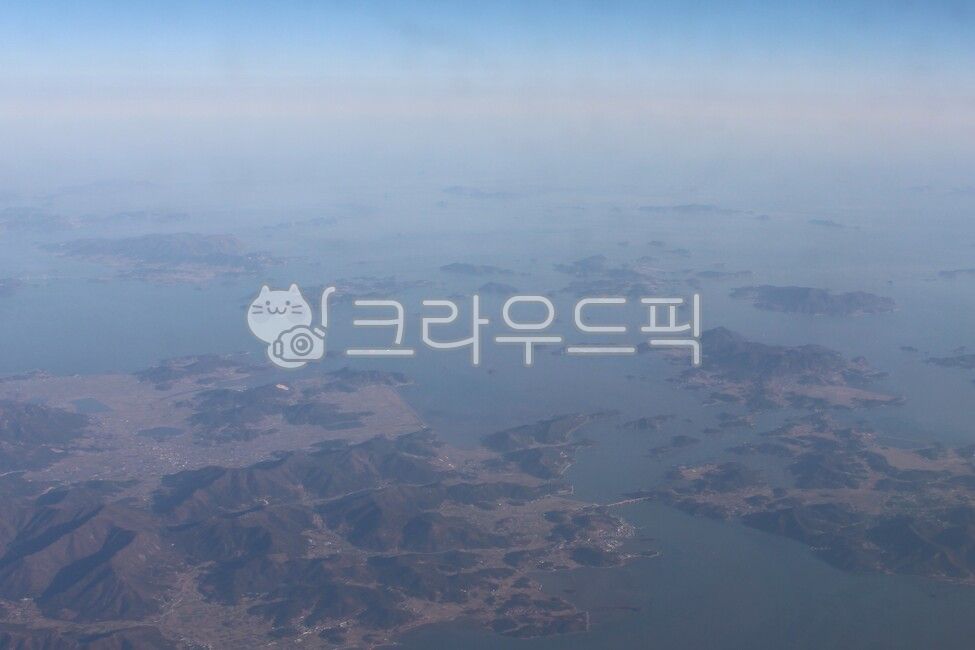 sky,cloud,in the sky,firmament,blue sky,green,Above the sky,white clouds,above the clouds,puffy clouds,sky scenery