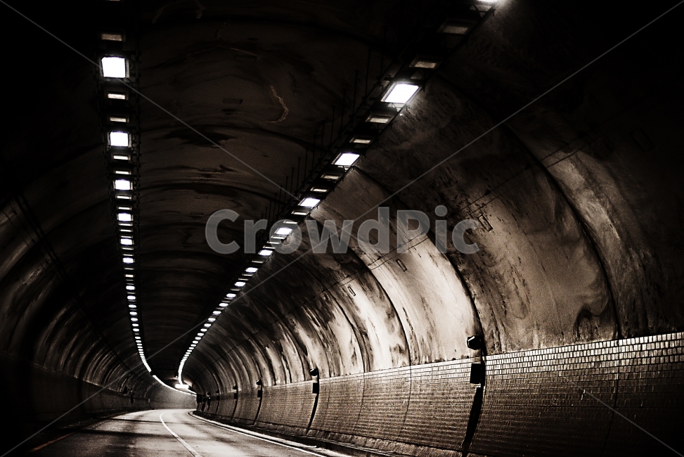 터널,고요함,어두운,낡은,tunnel,wallpaper,공포,호러,무서운,무서움,horror,terror,fear,흑백,모노톤,monochrome,black and white,교통,교통수단,traffic,transportation,staircase,계단