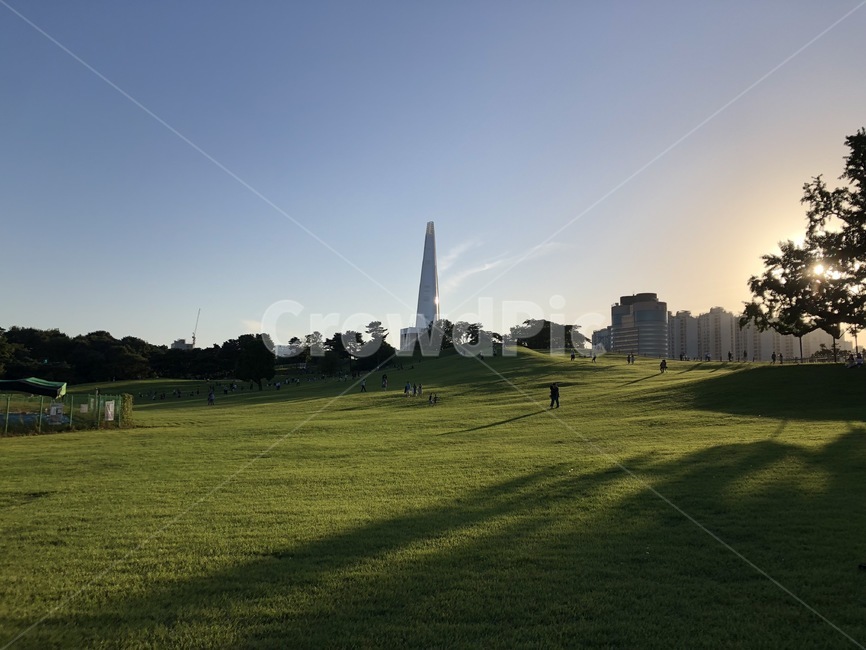 올림픽공원,공원,올림픽,서울,하늘,sky,park,도시,풍경,city,landscape,사람들,대중,군중,other people,crowd,grass,잔디,plant,식물,lawn