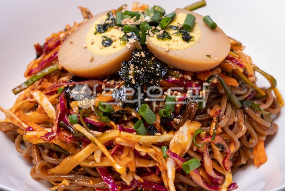 cabbage,red cabbage,cucumber,Makguksu,noodle,vegetable,food,Bibim Makguksu,Bibim Noodles,carrot