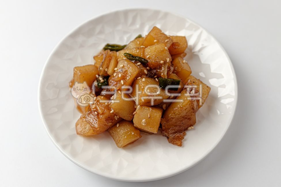 감자조림,감자,조림,간장,양념,야채,채소,아시아음식,아시아문화,음식,식사,식품,식료품,재료,식재료,음식재료,클로즈업,짭짤한,부드러운,음식,식재료,요리,food,cook,meal,dishes,food reserves