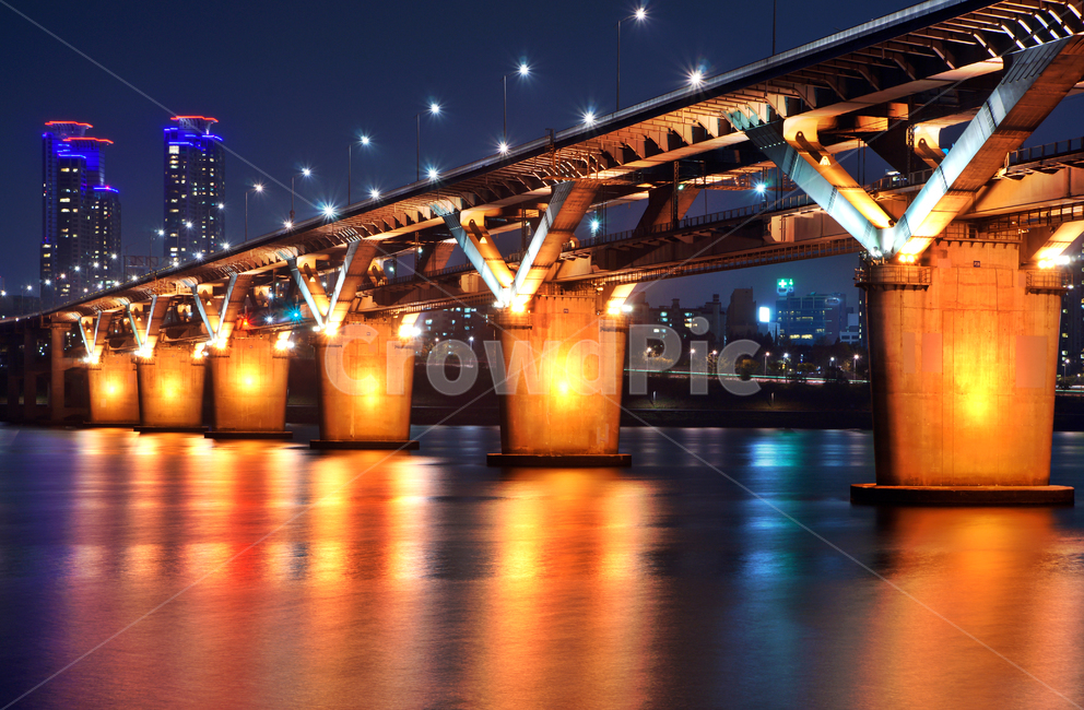doubledecker bridge,Han River Bridge,reflection,Opened in 2001,Cheongdam Bridge,bridge