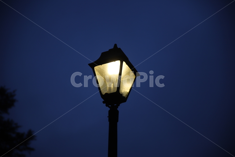 가로등,불빛,저녁,빛,파란시간,어둠,야경,밤,풍경,nightscape,night,landscape,lamp,램프,lampshade,갓
