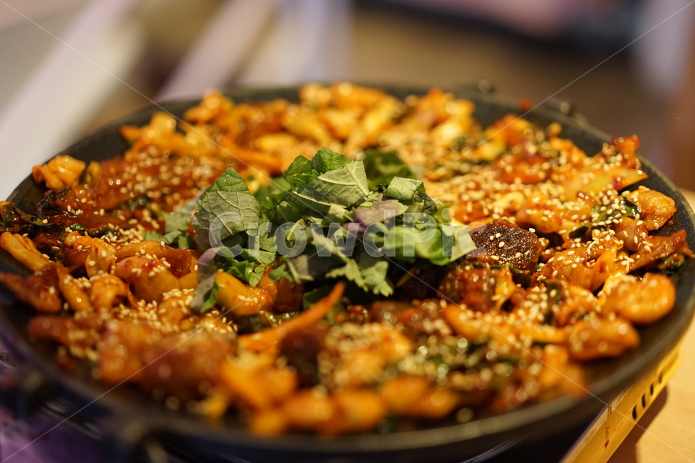 야식,순대곱창,불판,매운,양념,볶음요리,음식,곱창볶음,곱창,야채곱창,음식,식재료,요리,food,cook,meal,dishes,food reserves,한식,한국음식,한국요리,korean food,korean dishes,korean meal,korean cook