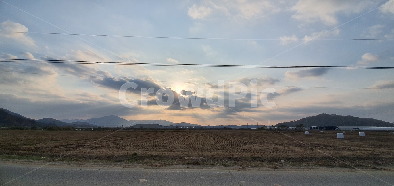 해,태양,구름,햇빛,nature,summer,light,sky,weather,cloud,sunlight,landscape,background,cloudscape,cloudy,dramatic,blue,beautiful,natural,sun,bright,dark,sunset,horizon,day,white,storm,outdoor,heaven,atmosphere,climate,color,scene,beam,자연,풍경,nature,landscape