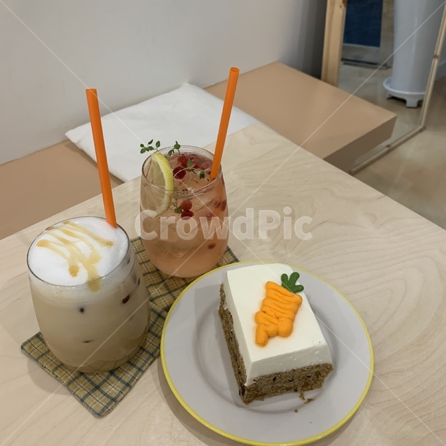 디저트,음료,당근케이크,당근케익,카페