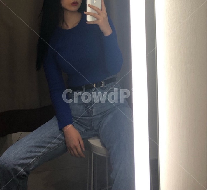패션,여자,데일리룩,포즈,유쾌,신나는,분위기,감성,snap,snapshot,woman,female,lady,person,여인,여성,girl,model,모델,human,패션스타일,색감,fashion,청바지,blue,fashionstyle,벨트,belt,허리띠,긴머리,생머리,거울셀카,파란색티셔츠,파란색,하늘색,의상,톤온톤,톤온톤코디,코디,전구,빛,light,탈의실,dressroom