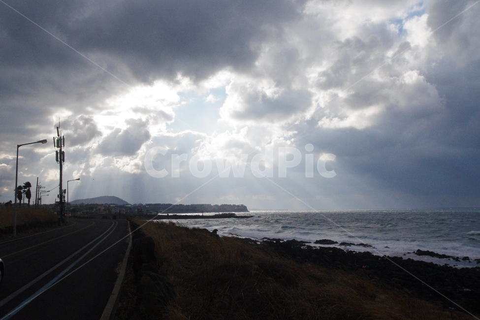 빛내림,제주도하늘,제주,파도,겨울제주,자연,풍경,nature,landscape,한국자연풍경,한국자연경관,korea nature landscape,제주도,jeju,jeju island,road,도로,highway,고속도로,freeway,고속 도로
