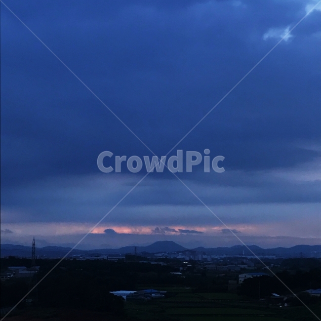 하늘,구름,어둠,흐림,푸른빛,산,풍경,Sky,Cloud,Darkness,Gloomy,Blue,자연,풍경,nature,landscape,색깔,색상,색채,색감,color sense,color sensitivity,feeling of color,outdoors,옥외