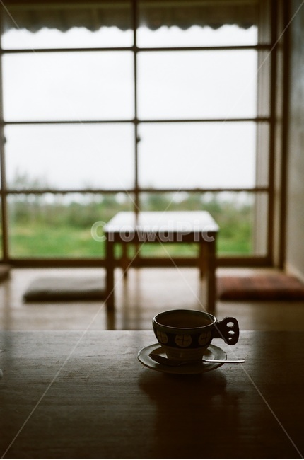 pottery,도기류,saucer,받침접시,coffeecup,커피컵,cup,컵,silent,cozy,조용한,아늑한,카페,cafe,커피,카페,coffee,cafe