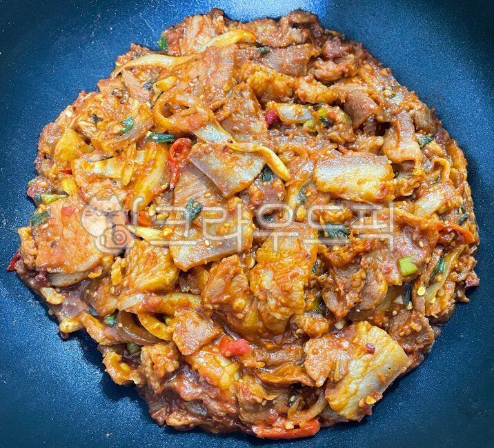 seasoning,Stirfried pork,Gochujang seasoning,pork,vegetable,pig,front leg meat,rice thief,Gochujang Bulgogi,stirfried dishes,Korean food,ingredients,cooking,spicy food,koreanfood,Korean cuisine,cook,Korean,food,meal,dish,meat,Duruchigi,mukbang