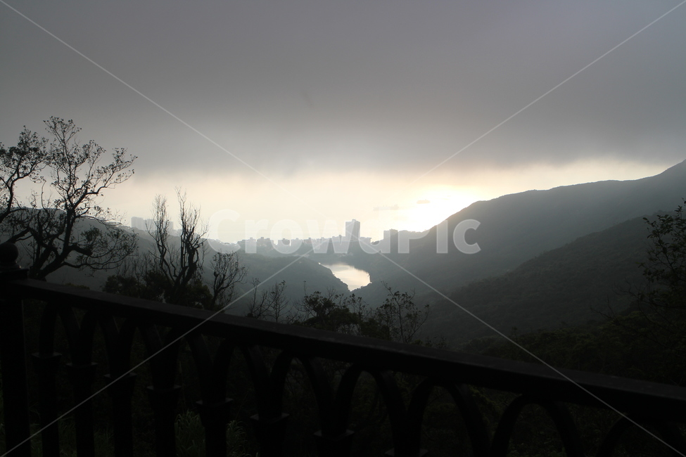 홍콩,안개,야경,풍경,구름,산정상,바다,빌딩,그림자,역광,hongkong,river,sea