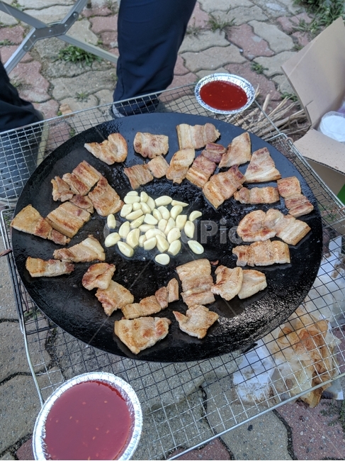 솥뚜껑,삼겹살,외식,캠핑,돼지고기,바베큐,bbq