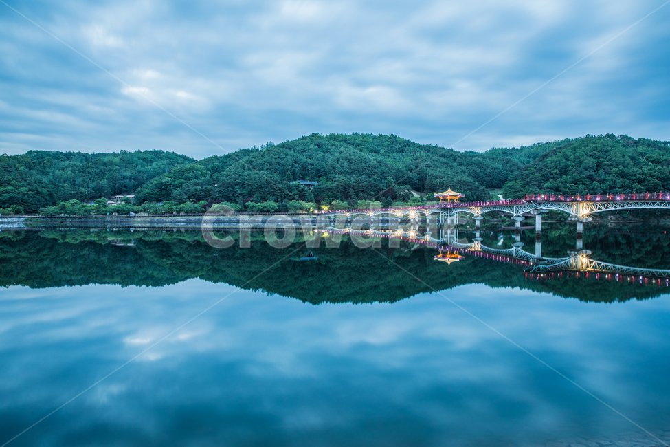 월영교,wolyeonggyo,관광지,touristdestination,야경,nightview,풍경,scenery,반영,빛,light,reflection,분수,fountain