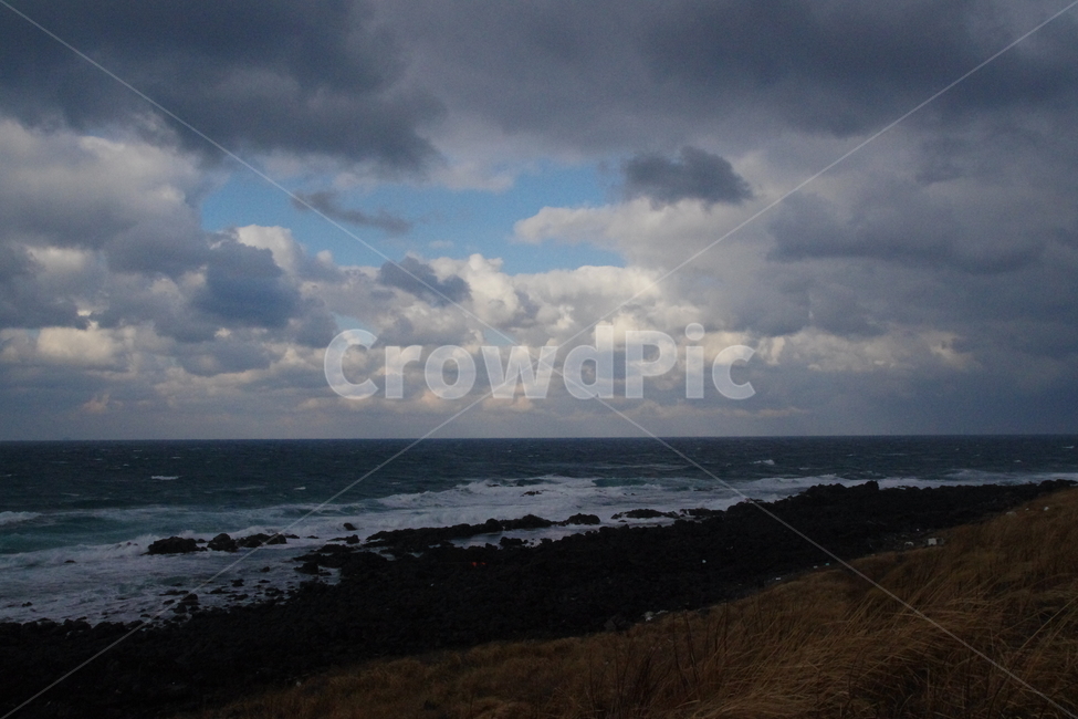 겨울제주도,제주하늘,수평선,파도,제주도,자연,풍경,nature,landscape,한국자연풍경,한국자연경관,korea nature landscape,제주도,jeju,jeju island,weather,날씨,outdoors,옥외,cumulus,적운,cloud,구름,sky,하늘