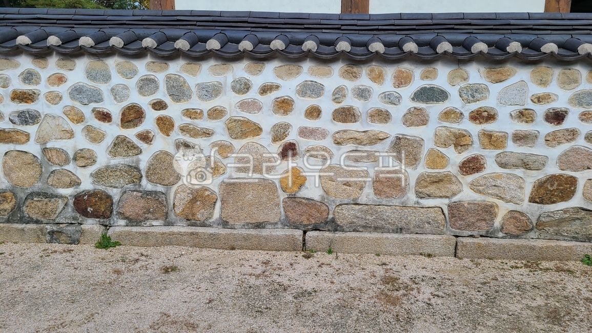 담벼락,전통,벽,한옥,기와집,전통가옥,돌,벽돌,건물,길,전통적인,wall,building,건축물,판석,flagstone,보도,walkway,레트로