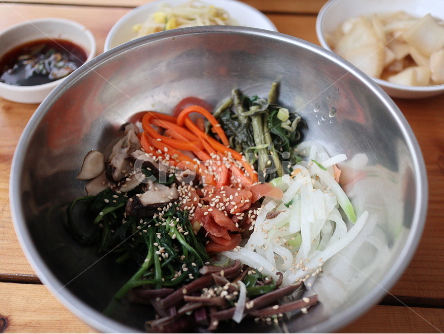 비빔밥,야채,한식,당근,시금치,고사리,표고버섯,참깨,식품,음식,식재료,요리,food,cook,meal,dishes,food reserves