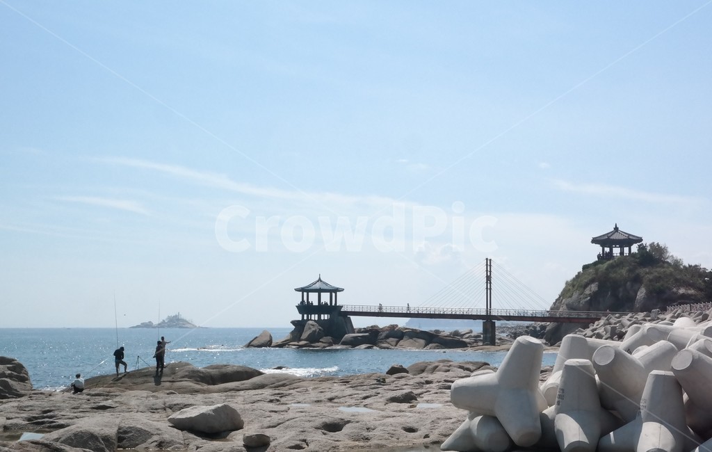 속초,영금정,속초영금정,정자,동해바다,강원도,다리,암석,바다,해변,방파제,풍경,sokcho,동명항,korea,sea,beach,bridge,landscape,rock,breakwater,seawall,랜드마크,landmark,tourist attraction,한국랜드마크,한국관광지,한국명소,korea landmark,korea tourist attraction,사람들,대중,군중,other people,crowd
