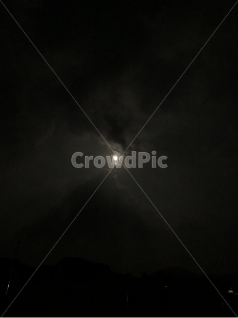 구름,새어나오는빛,뭉게구름,비행기구름,달,달빛,달빛아래,달밤에체조,nature,자연,outdoors,옥외,새벽감성,글귀,힐링