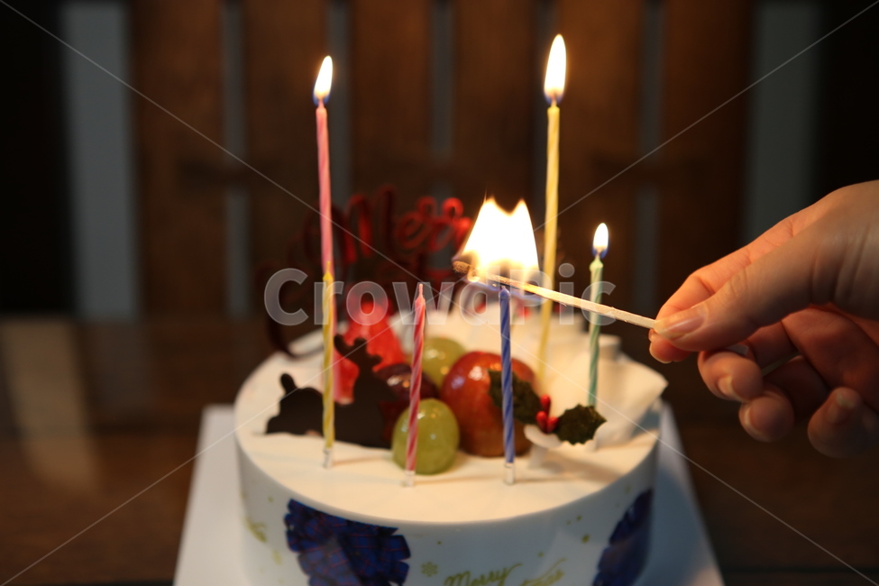 dessert,케이크,cake,food,디저트,음식,사람,인간,촛불,양초,케익,person,party,생일,파티,생일파티