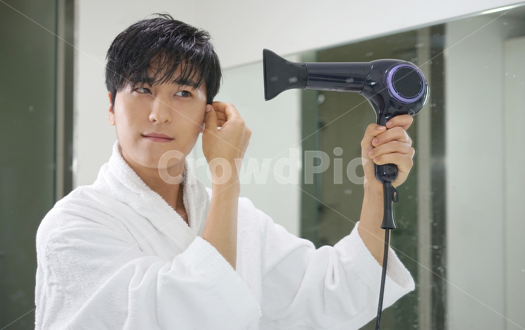 남성,남자,헤어,스타일링,목욕,샤워,드라이기,뷰티,머리카락,욕실,화장실,hair,사람,인물,인간,human,person,남성,남자,man,male,뷰티,미용,beauty treatment