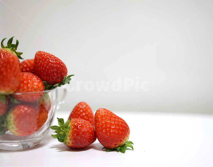 딸기,strawberry,과일,음식,겨울철과일,빨강,레드,red,베리,음식,식재료,요리,food,cook,meal,dishes,food reserves,과일,열매,fruit