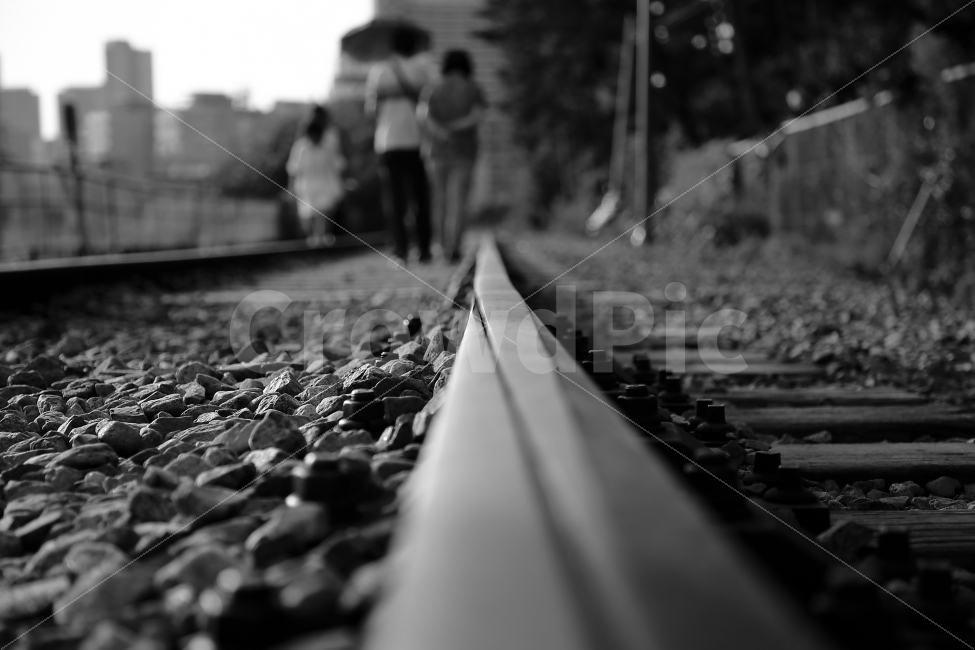 철길,항동철길,부산,흑백사진,감성사진,감성,sensible,feeling,흑백,모노톤,monochrome,black and white,교통,교통수단,traffic,transportation,railway,철도,rail,레일,train track,기찻길