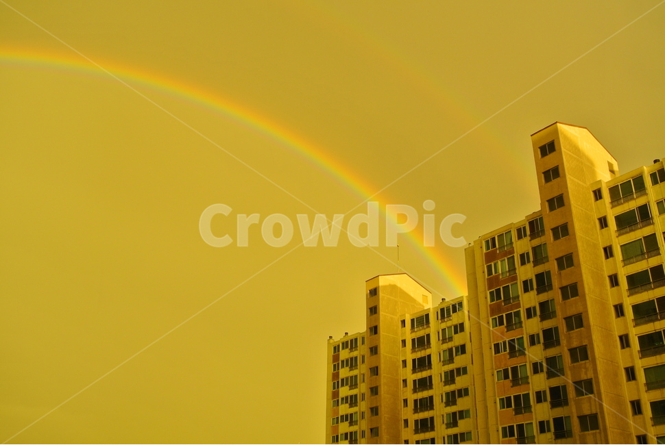 무지개,아파트,노란색,하늘,비온뒤,건축물,건물외관,exterior,building,structure,architecture,construction