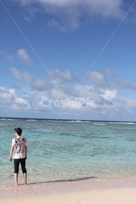 하늘,apparel,의복,clothing,의류,인간,human,반바지,shorts,person,사람,outdoors,옥외,sea,대양,물,water,바다,사람,인물,인간,human,person,남성,남자,man,male