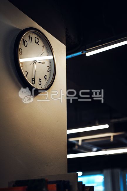 hour,light,Fluorescent lamp,equipment,clock,Wall clock,wall