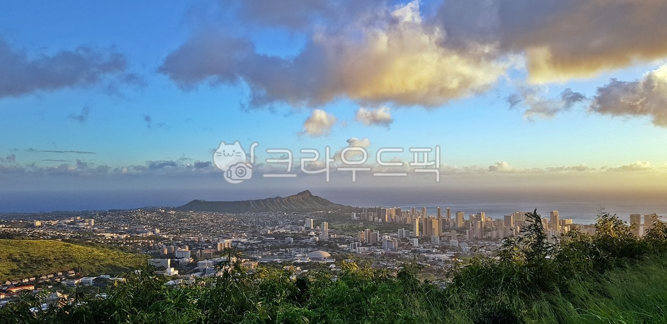 cloud,city view,city,Hawaii,Before sunset,oh wow,under the mountain,diamond head