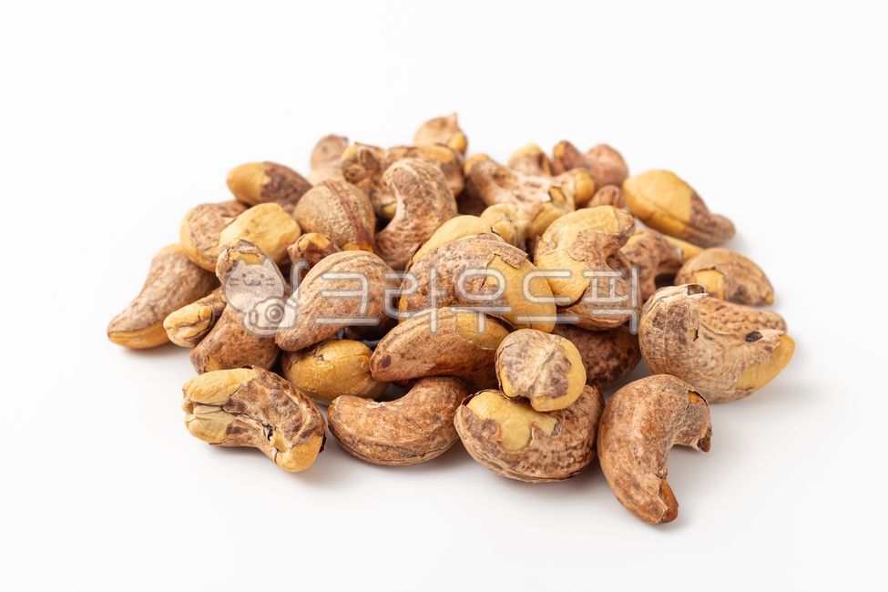 close up,ingredient,seed,savory,snack,skin,nut,food,meal,dessert,nuts,cashew nuts,stirfry,grocery,Food Ingredients,shell cashew nuts,cashew,ingredients
