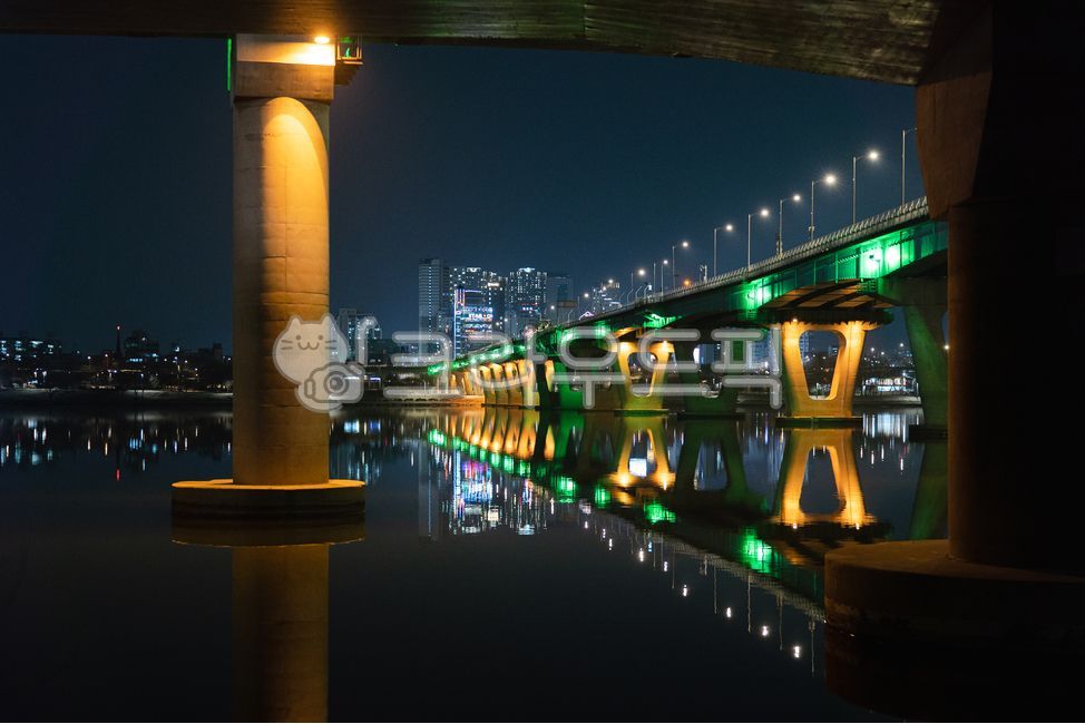 야경,서울,서울의밤,밤풍경,서울밤풍경,밤산책,도시,city,seoul,korea,night,nightscape,서울야경,거울야간풍경,한강,한강야경,한강풍경,반영