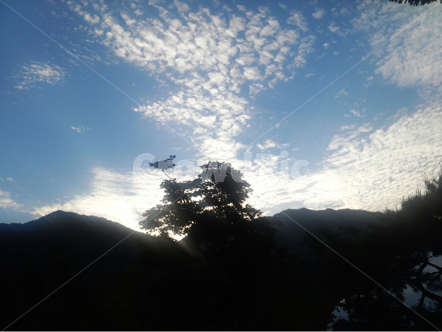 sky,하늘,구름,푸름,바람,자연,풍경,nature,landscape,light,빛,flare,플레어,outdoors,옥외