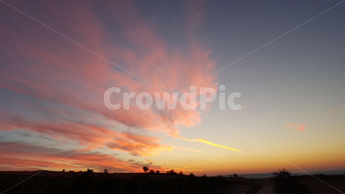 산티아고,순례길,구름,일출,하늘,까미노,sky,자연,풍경,nature,landscape,outdoors,옥외,dusk,황혼,sunset,일몰,dawn,새벽,red sky,붉은 하늘