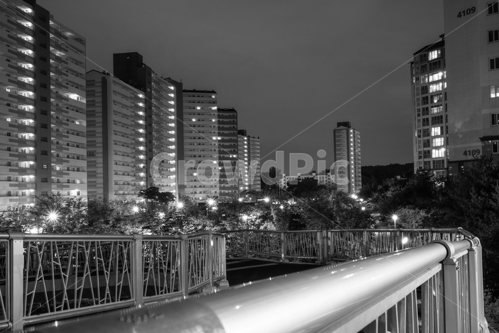 아파트,apartment,난간,railing,handrail,고층건물,building,도시,풍경,city,landscape,한국도시풍경,한국도시경관,korea cityscape,흑백,모노톤,monochrome,black and white