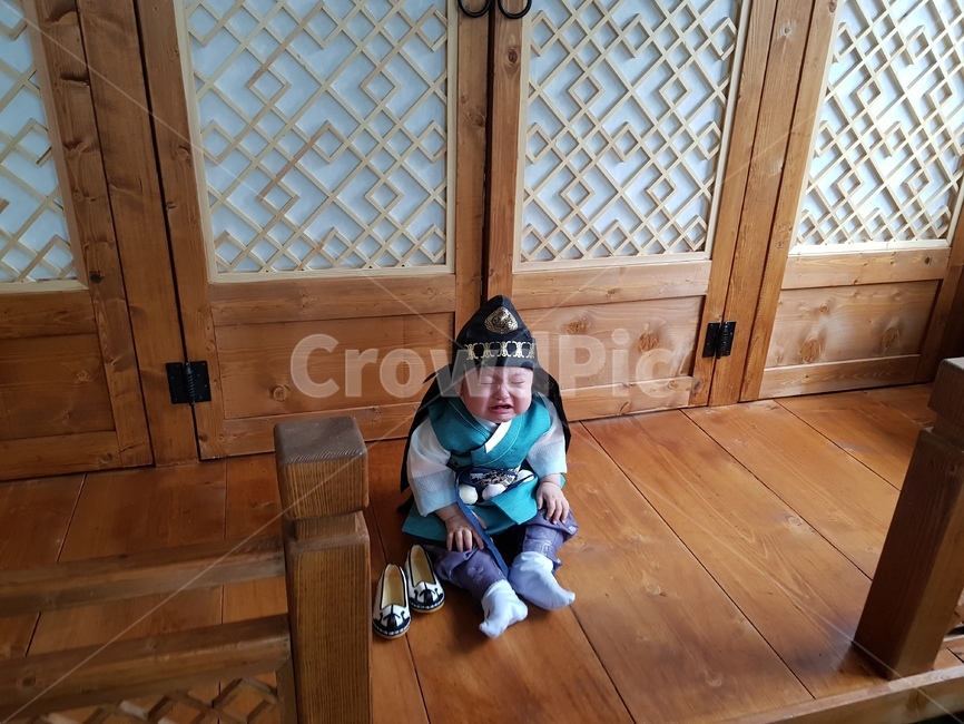 한복,아기한복,돌사진,우는아기,도련님,아기,돌잔치
