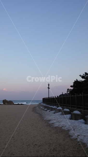 겨울,바다,겨울바다,하늘,구름,노을,해질녘,파도,바위,모래사장,수평선,맑은하늘,sunset,sky,winter,wintersky,bluesky