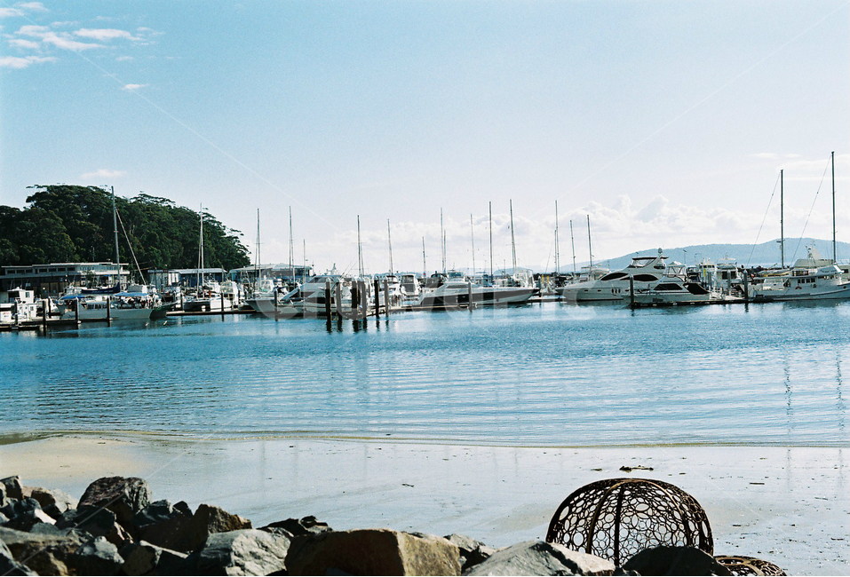 요트,배,해변,물,선박,선착장,여행,바다,호수,강가,돌,하늘,trip,호주,australia,감성,sensible,feeling,교통,교통수단,traffic,transportation,water,waterfront,워터 프론트,pier,교각,port,포트