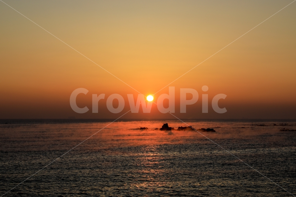 일출,아지랭이,물안개,바다일출,바다,sunrise,자연,여행,바다안개,바닷물안개,안개,따뜻한,자연,풍경,nature,landscape,outdoors,옥외,sunlight,햇빛,dawn,새벽,sunset,일몰,red sky,붉은 하늘,sky,하늘,dusk,황혼
