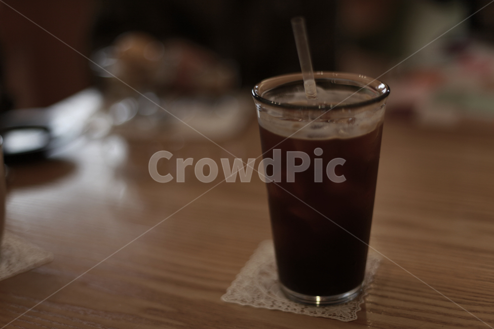 아메리카노,아웃포커스,유리컵,빨대,얼음,커피,카페,coffee,cafe
