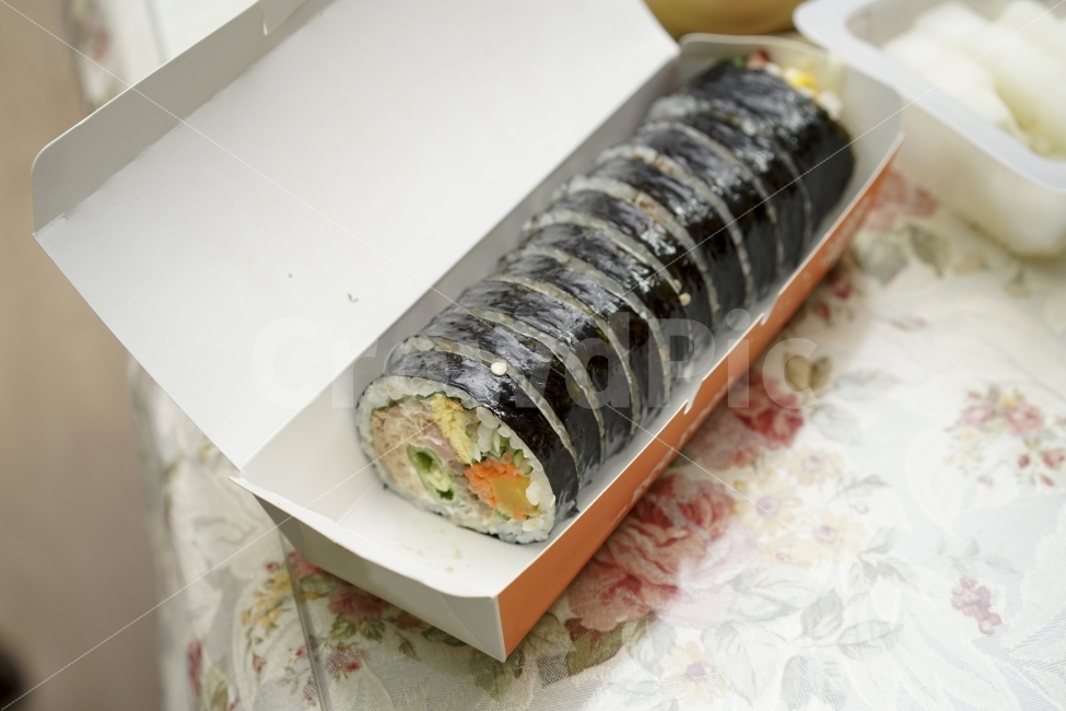 김밥,간식,식사,음식,분식,먹방,푸드,저녁,참치,냠냠,식탁,김,메뉴,음식,식재료,요리,food,cook,meal,dishes,food reserves,한식,한국음식,한국요리,korean food,korean dishes,korean meal,korean cook
