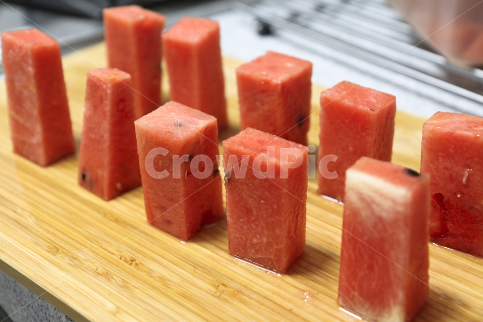 과일,수박,도미노,빨간,간식,디저트,시원한,주방,도마,여름,계절,summer,season,음식,식재료,요리,food,cook,meal,dishes,food reserves,과일,열매,fruit,채소,야채,vegetables,plant,식물