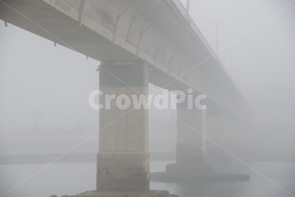 다리,기둥,안개,bridge,교량,mist,건축물,건물외관,exterior,building,structure,architecture,construction