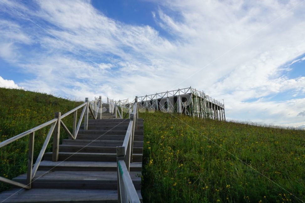 계단,오르막길,산꼭대기,하늘,구름,산정상,stairs,sky,cloud,mountaintop,uphillroad,등산,나무계단,언덕,파란하늘,자연,풍경