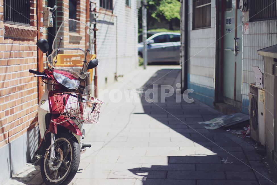 길거리,골목,오토바이,배달차,배달오토바이,골목길,골목길,alley,machine,기계,wheel,바퀴